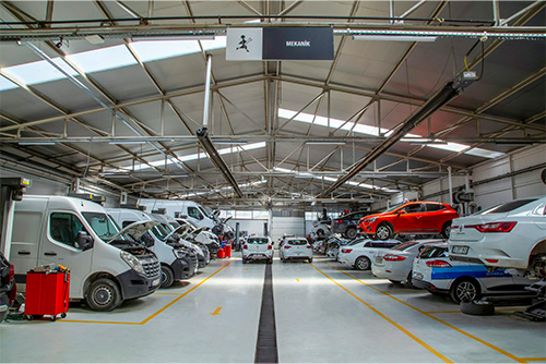 Maintenance shop Clean